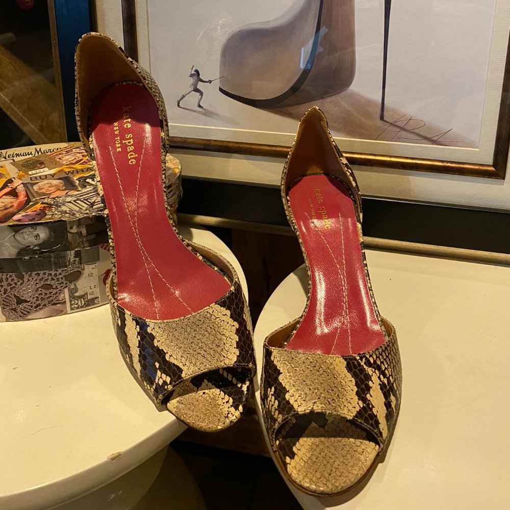 Stunning KATE SPADE d'Osay Snakeskin Peep toe pumps 7.5